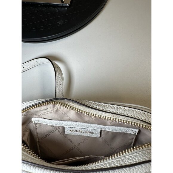 Michael Kors White Cross Body Bag With belt Loops - Picture 7 of 11